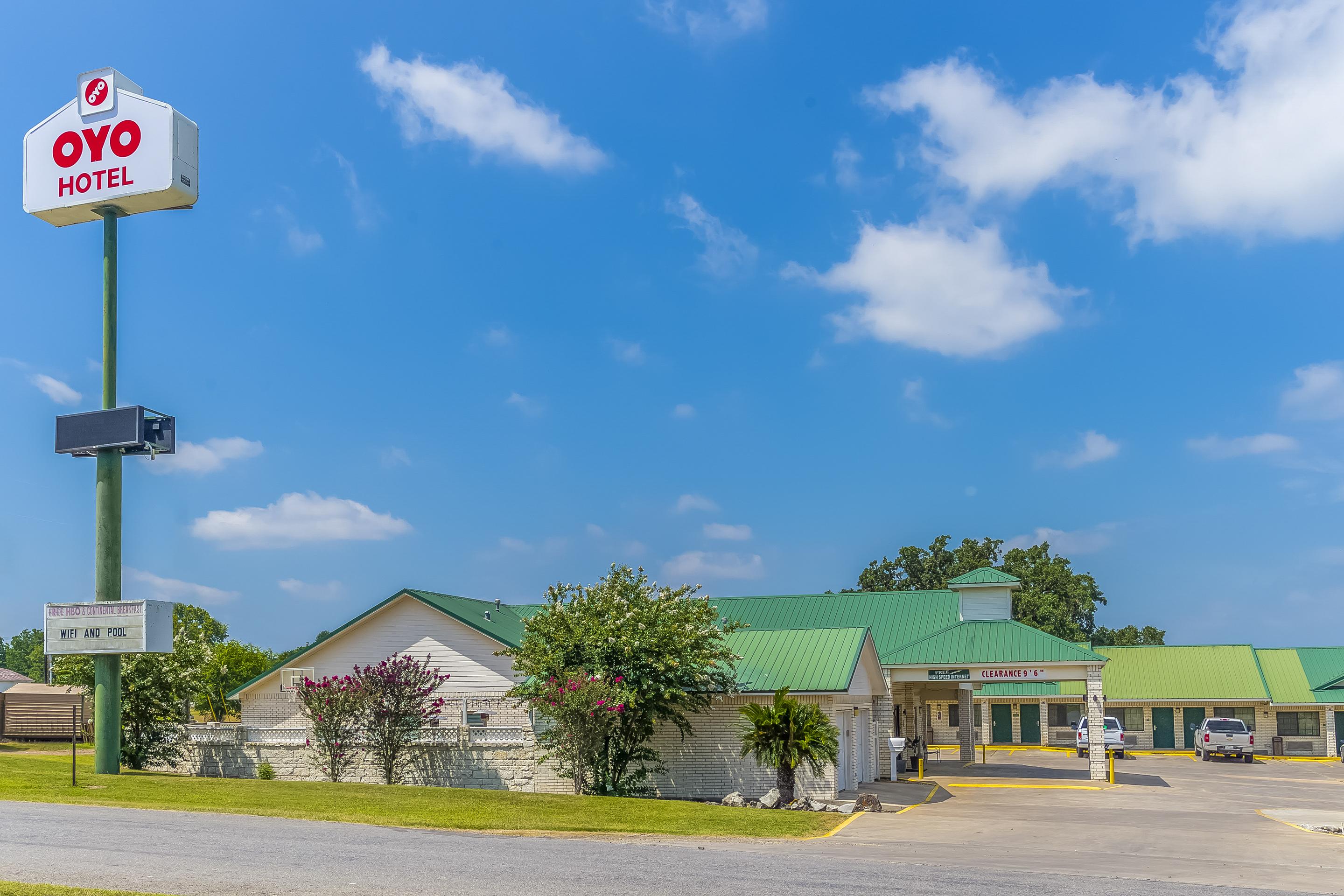 Oyo Hotel Yoakum West Exterior photo